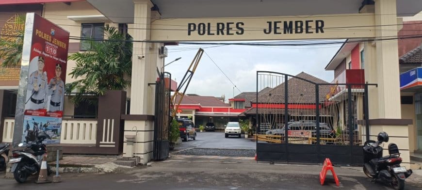Kasus dugaan korupsi dana hibah di Kabupaten Jember menjadi perhatian Komisi Pemberantasan Korupsi (KPK). Sejumlah pihak diperiksa untuk mendalami kasus yang melibatkan APBD Provinsi Jawa Timur itu.