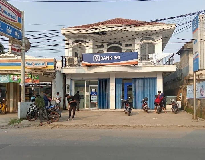 Keterangan Poto : Kantor Bank BRI Unit Maja yang di duga menghilangkan BPKB Nasabahnya (dok Red)