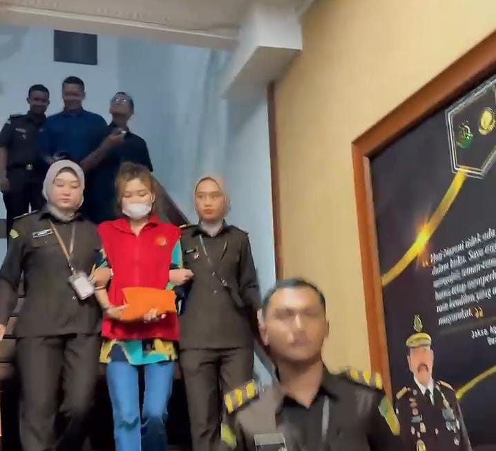 Keterangan foto : Kejaksaan Negeri (Kejari) Kota Bandung resmi menetapkan seorang pegawai Bank Rakyat Indonesia (BRI) sebagai tersangka dalam perkara dugaan tindak pidana korupsi, Kamis (21/8/2025)