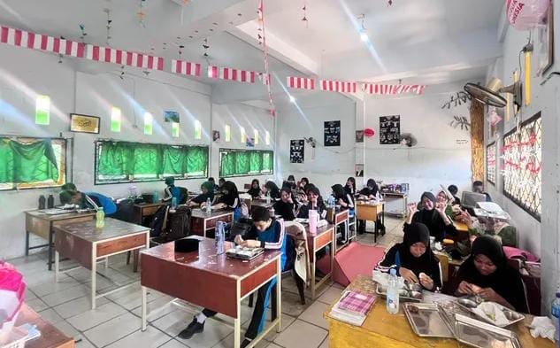 Makan Bergizi Gratis (MBG) terus dipercepat, solusinya dengan memberdayakan secara maksimal dapur-dapur sekolah, tidak hanya melalui dapur MBG atau Satuan Pelayanan Pemenuhan Gizi (SPPG), Jumat (29/8/2025)