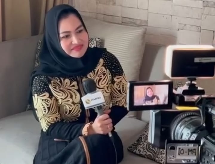 Keterangan foto: Camelia Panduwinata Lubis atau kerap disapa Teh Camel Petir.