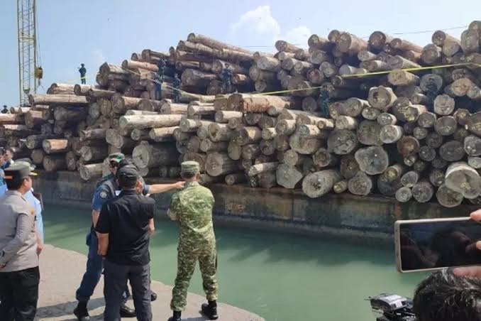 Keterangan foto: Satgas PKH Bongkar Kayu Ilegal 4.610 m³ Senilai Rp230 Miliar.