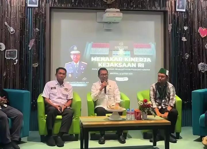 Keterangan foto : Kepala Kejaksaan Tinggi Sulawesi Selatan (Kajati Sulsel), Dr. Didik Farkhan, Jumat (31/10/2025)