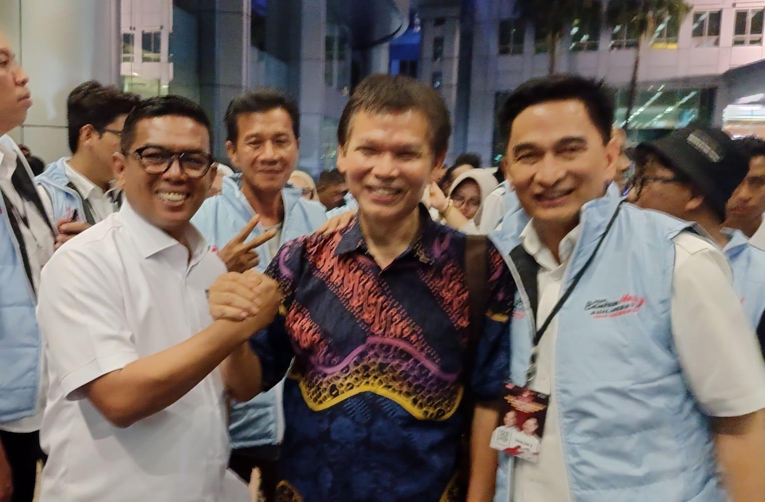 Keterangan foto : Gubernur Banten dan Wakil Gubernur Banten Andra Soni dan Dimyati bersama Ketua Projo Banten Zulham Medy, Sabtu (29/11/2025)
