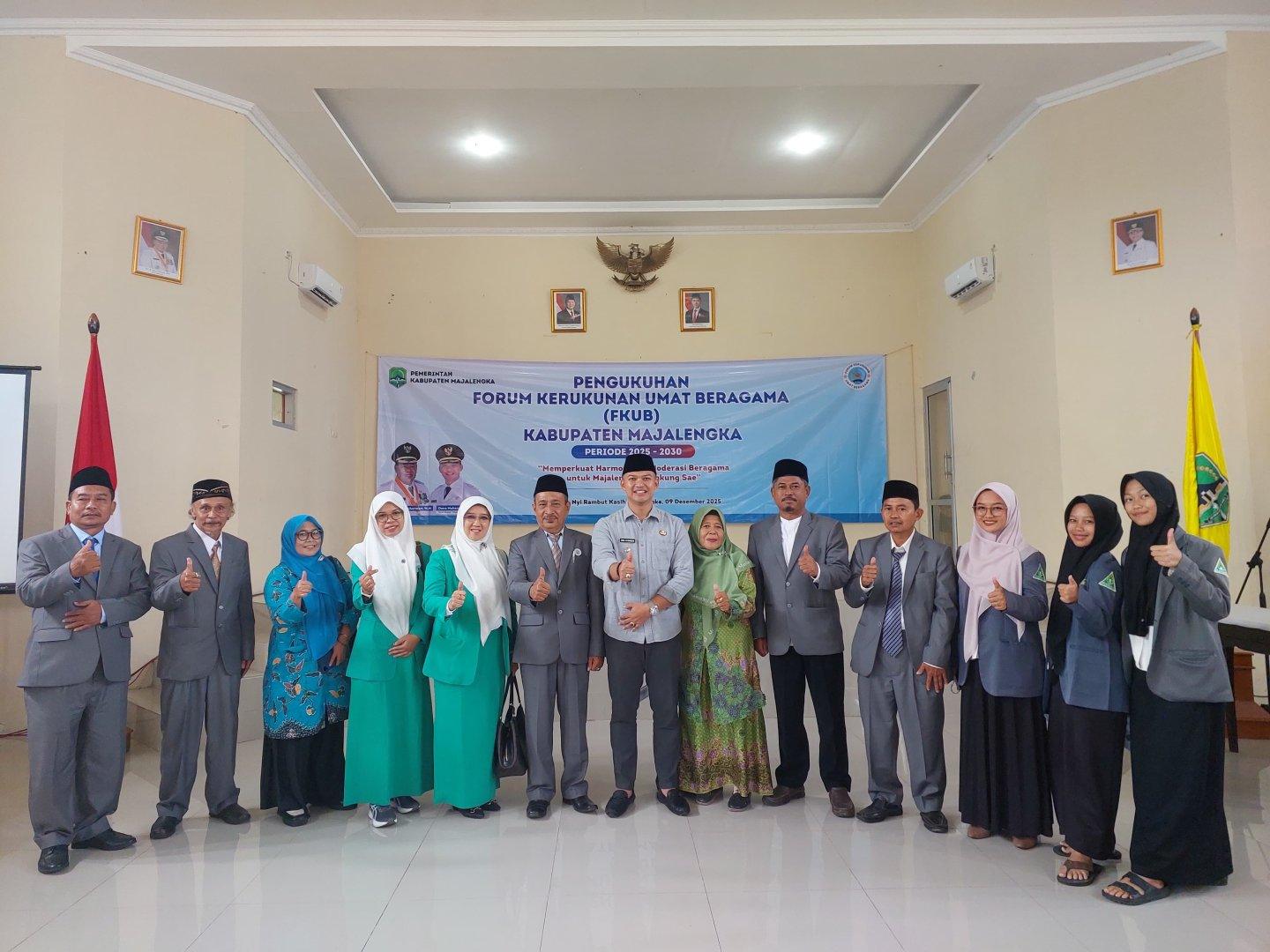 Ketua Pimpinan Cabang Fatayat NU Kabupaten Majalengka, Hj. Upik Rofiqoh, S.Pd.I, Wakil Bupati Majalengka Dena Muhammad Ramdhan, Kepala Kemenag Majalengka Dr. H. Agus Sutisna, MM, Ketua PCNU KH. Muhammad Umar Sobur, M.Ag, Ketua MUI Majalengka Drs. KH. Anwar Sulaeman, MM, para camat, serta tokoh-tokoh agama.
