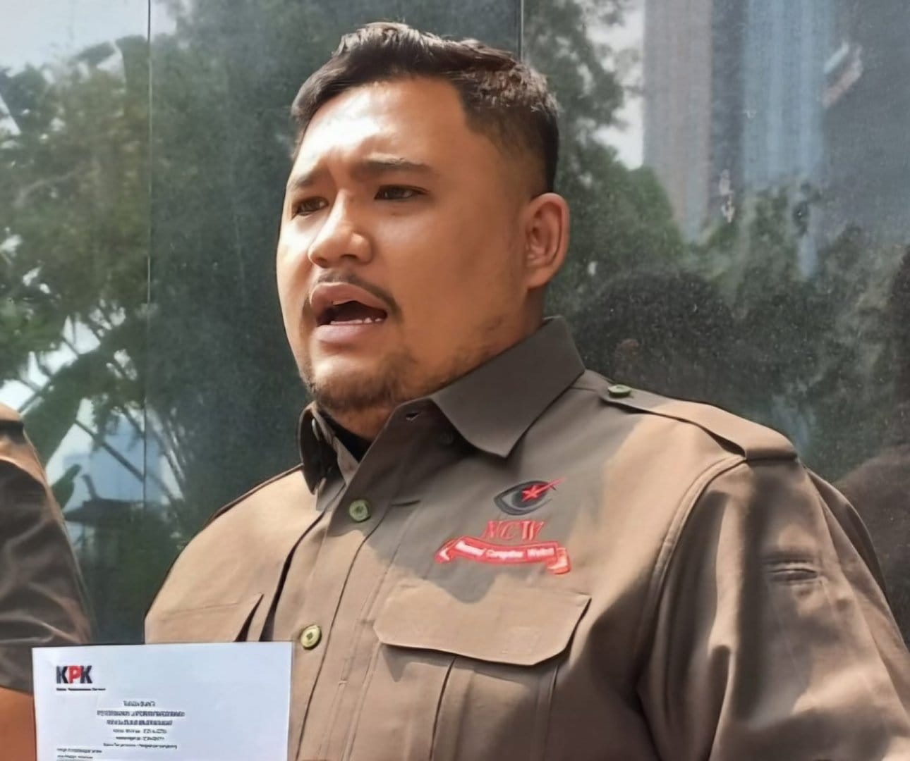 Keterangan foto : Dewan Pimpinan Pusat Nasional Corruption Watch (DPP NCW) secara resmi melaporkan mantan Kepala Kejaksaan Negeri Enrekang, Padeli, S.H., M.Hum, kepada Komisi Pemberantasan Korupsi (KPK), Sabtu (19/12/2025)