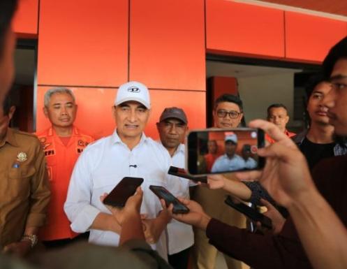 Keterangan poto : Wakil Gubernur Banten, H. Dimyati Natakusuma, saat sesi wawancara dengan para Jurnalis di Kantor BPBD Banten. ( Doksus)