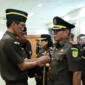 Keterangan foto : Kepala Kejaksaan Tinggi Jawa Barat (Kajati Jabar) Dr. Hermon Dekristo melantik tiga Kajari di Wilayah hukumnya, Senin (13/1/2026)