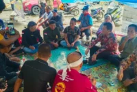 Keterangan poto : Sekretaris Daerah (Sekda) Kab Lebak bersama kepala OPD saat menemui relawan penggalangan donasi Huntara Cigobang di posko Donasi depan Kantor Bupati pada 25/1/2026
