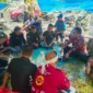 Keterangan poto : Sekretaris Daerah (Sekda) Kab Lebak bersama kepala OPD saat menemui relawan penggalangan donasi Huntara Cigobang di posko Donasi depan Kantor Bupati pada 25/1/2026