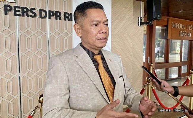Keterangan foto: Adies Kadir