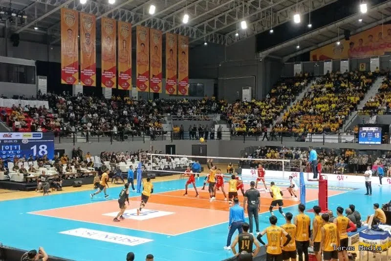 Foto: Tim bola voli putra Jakarta LavAni Livin Transmedia vs Jakarta Garuda Jaya.