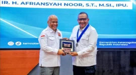 Foto: Wakil Menteri Ketenagakerjaan (Wamenaker) Afriansyah Noor menerima gelar AFEO Honorary Fellow.