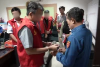 Keterangan foto : Tahap II penyerahan tersangka dan barang bukti terkait tindak pidana korupsi pemberian Kredit Usaha Rakyat (KUR) Mikro serta pengelolaan aset kas besar (khasanah) pada salah satu Bank Pemerintah Kantor Cabang Pembantu Semendo, Kabupaten Muara Enim, Kamis (12/2/2026)