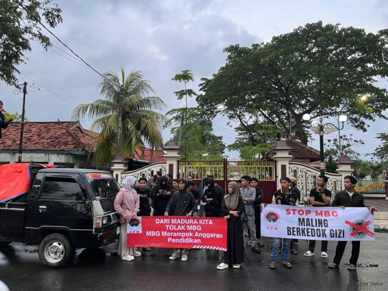Keterangan foto : Program MBG di Demo masyarakat Madura, Jumat (27/2/2026)