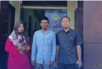 Keterangan foto : Al Amin dan Raden Elang Mulyana saat berada di Polres Pandeglang, Senin (23/2/2026)