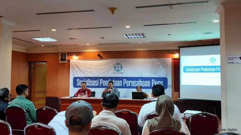Keterangan foto: Tenaga Ahli Dewan Pers Winarto menyampaikan proses pendataan dan verifikasi perusahaan pers dalam upaya meningkatkan profesionalisme media nasional.
