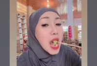 Keterangan foto : Rujak Sultan - Buah Segar dan Premium" yang kini menjadi perhatian banyak masyarakat, Senin (16/2/2026)