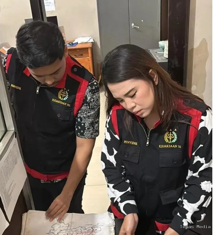 Keterangan foto : Kepala Kejari Subang, dr. Noordien Kusumanegara melalui unggahan istagram KejariSubang mengungkapkan bahwa penggeledahan ini adalah upaya nyata untuk menguak tuduhan korupsi yang mengancam keuangan negara dalam proses akuisisi lahan bagi proyek yang seharusnya membawa harapan bagi daerah, Rabu (25/2/2026)