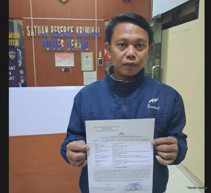 Keterangan foto : Seorang karyawan berinisial RA resmi melaporkan SP, yang diketahui menjabat sebagai Wakil Ketua Serikat Pekerja Nasional (SPN) di lingkungan PT Nikomas Gemilang, ke Satreskrim Polres Serang, Jumat (27/2/2026)
