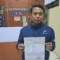 Keterangan foto : Seorang karyawan berinisial RA resmi melaporkan SP, yang diketahui menjabat sebagai Wakil Ketua Serikat Pekerja Nasional (SPN) di lingkungan PT Nikomas Gemilang, ke Satreskrim Polres Serang, Jumat (27/2/2026)