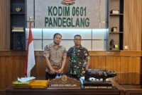 Keterangan foto : Komandan Kodim (Dandim), Letkol Infanteri Afri Swandi Ritonga bersama rekan media, Kamis (19/2/2026)
