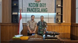 Keterangan foto : Komandan Kodim (Dandim), Letkol Infanteri Afri Swandi Ritonga bersama rekan media, Kamis (19/2/2026)