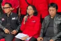 Keterangan foto : Ketua DPP PDIP yang juga Wakil Ketua Komisi X DPR RI Fraksi PDIP, MY Esti Wijayati saat konferensi pers, Rabu (25/2/2026)