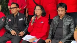 Keterangan foto : Ketua DPP PDIP yang juga Wakil Ketua Komisi X DPR RI Fraksi PDIP, MY Esti Wijayati saat konferensi pers, Rabu (25/2/2026)