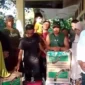Keterangan foto : Warga Blang Kandis Aceh Tamiang ucapkan terimakasih dapat bantuan genset, Minggu (1/2/2026)