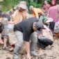 Keterangan foto : kelompok warga di Kabupaten Lebak yang memilih fokus kerja bakti perbaiki jalan, Selasa (17/2/2026)