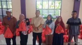 Keterangan foto: Camat Sukadiri Ahmad Saepul Anwar meninjau langsung pelaksanaan Gerakan Pangan Murah di GSG Kecamatan Sukadiri, Sabtu (14/2/2026), jelang Ramadhan 1447 H.