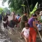 Keterangan foto : Jalan rusak ditanam pohon pisang di Cimarga, Lebak, Senin (16/2/2026)