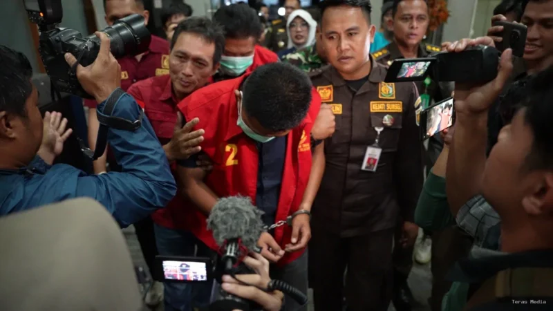 Keterangan foto : Kejaksaan Tinggi Sumatera Selatan telah menetapkan dua orang tersangka terkait dugaan gratifikasi dan suap dalam proyek Pengembangan Jaringan Irigasi Ataran Air Lemutu, Kecamatan Tanjung Agung, Kabupaten Muara Enim, Kamis (19/2/2026)