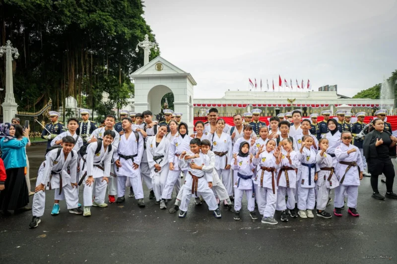 Atlet karate hadiri acara serah terima kawal istana Minggu 08/02/2026
