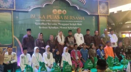 Keterangan foto : Pengurus Perhimpunan Pemilik dan Penghuni Satuan Rumah Susun (PPPSRS) Apartemen Kalibata City untuk memperkuat kebersamaan sekaligus menebar kepedulian sosial melalui kegiatan buka puasa bersama dan penyaluran ribuan paket sembako kepada masyarakat sekitar, Sabtu (28/2/2026)