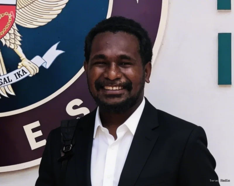 Keterangan foto: Aktivis Lembaga Bantuan Hukum (LBH) Papua Pos Sorong, Ambrosius Klagilit.