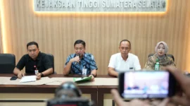 Keterangan foto : Penyidik Kejati Sumsel kembali menetapkan tersangka terkait dugaan tindak pidana korupsi pemberian fasilitas pinjaman/kredit dari salah satu Bank Pemerintah kepada PT. BSS dan PT. SAL, Sabtu (28/3/2026)
