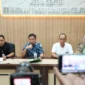 Keterangan foto : Penyidik Kejati Sumsel kembali menetapkan tersangka terkait dugaan tindak pidana korupsi pemberian fasilitas pinjaman/kredit dari salah satu Bank Pemerintah kepada PT. BSS dan PT. SAL, Sabtu (28/3/2026)