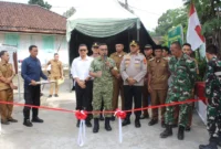 Keterangan foto : TNI Kodim 0601 Pandeglang mengambil inisiatif untuk membangun jembatan permanen di Ramea Mandalawangi Pandeglang, Rabu (11/3/2026)