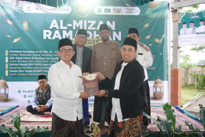 Pengasuh Ponpes Al Mizan Jatiwangi yang juga Anggota DPR RI Komisi VIII Dr. KH. Maman Imanulhaq