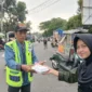 Keterangan poto : Suasana pembagian takjil buaka puasa yang di laksanakan oleh Osis dan Rohis SMK PGRI Rangkasbitung, di Kawasan Alun - alun Rangkasbitung dan sekitarnya pada 11/3/2026