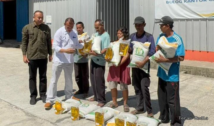 Keterangan foto : Perum Bulog Regional Lebak-Pandeglang kembali gencar menyalurkan bantuan pangan kepada masyarakat di Kabupaten Lebak dan Pandeglang, Rabu (18/3/2026)