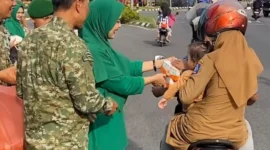 Keterangan foto : Komando Resimen Militer (Korem) 045 Garuda Jaya bersama Persatuan Istri Tentara (Persit) Cabang Korem 045 Gaya menggelar kegiatan bagi-bagi takjil sebagai bentuk kepedulian terhadap masyarakat pada bulan suci Ramadan, Selasa (10/3/2026)