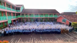 Keterangan poto : Susana hari pertama masuk sekolah di SMK PGRI Rangkasbitung pada 30/3/2026