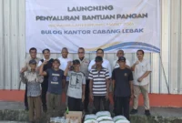 Keterangan foto : Anggota DPR RI Arif Rahman saat menghadiri bantuan di Bulog Lebak dan Pandeglang, Jumat (14/3/2026)