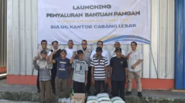 Keterangan foto : Anggota DPR RI Arif Rahman saat menghadiri bantuan di Bulog Lebak dan Pandeglang, Jumat (14/3/2026)