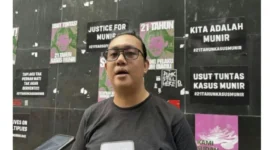 Keterangan foto : Wakil Koordinator Komisi untuk Orang Hilang dan Korban Tindak Kekerasan (KontraS), Saudara Andrie Yunus, Jumat (13/3/2026)