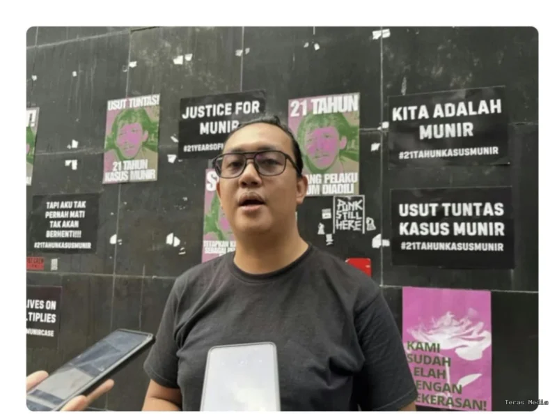 Keterangan foto : Wakil Koordinator Komisi untuk Orang Hilang dan Korban Tindak Kekerasan (KontraS), Saudara Andrie Yunus, Jumat (13/3/2026)