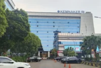 Keterangan foto : Gedung Kemenaker RI, Minggu (27/4/2026)